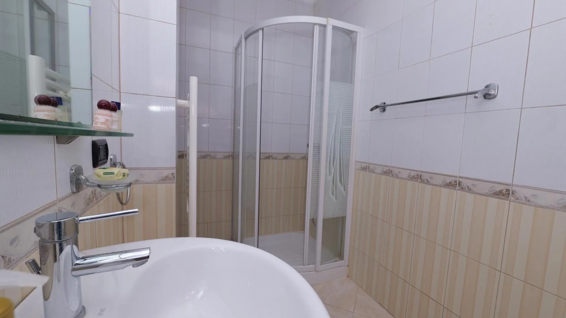 Vila Viktoria Golem Albânia