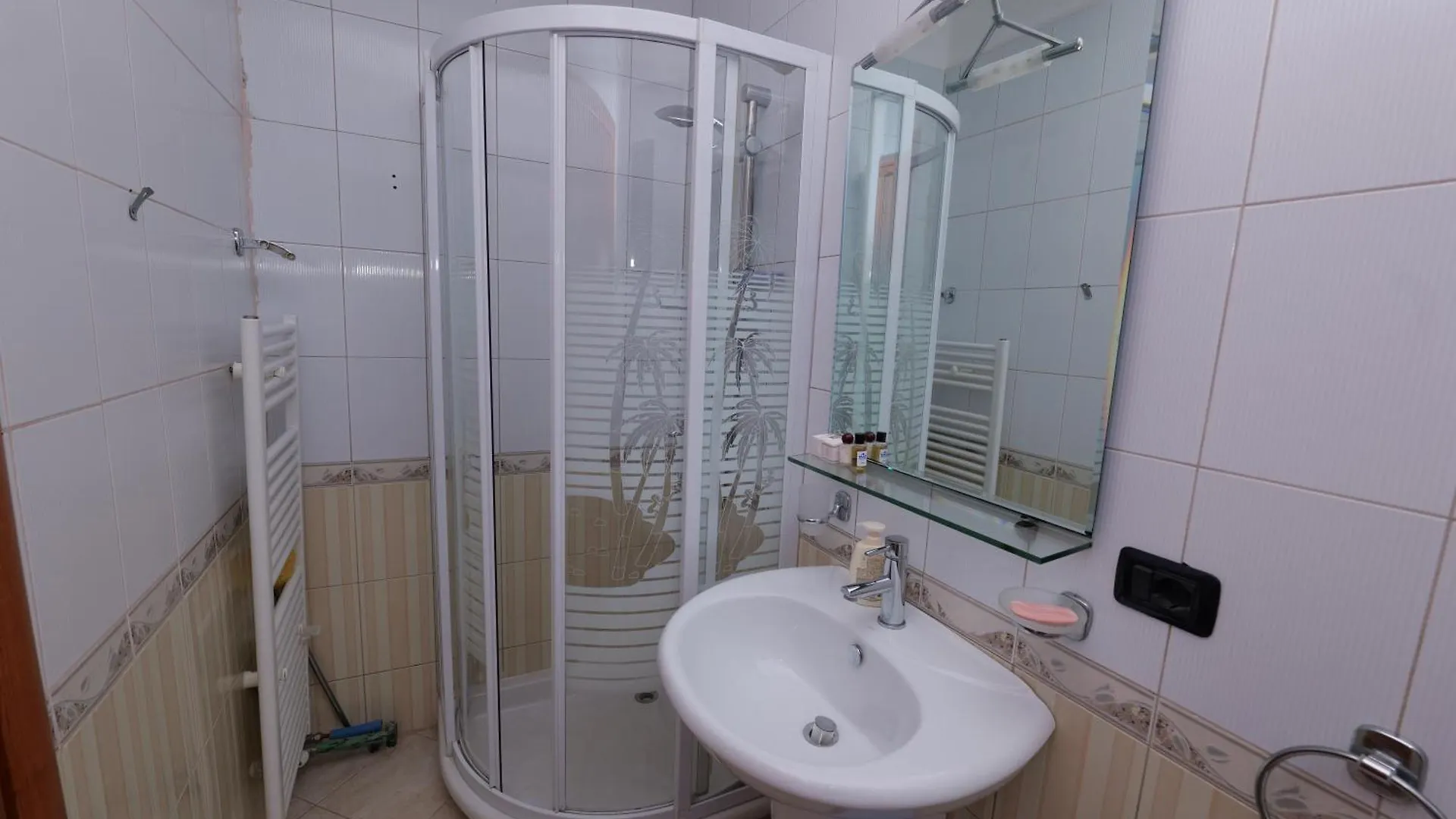 Vila Viktoria Golem 3*, Golem (Tirana)