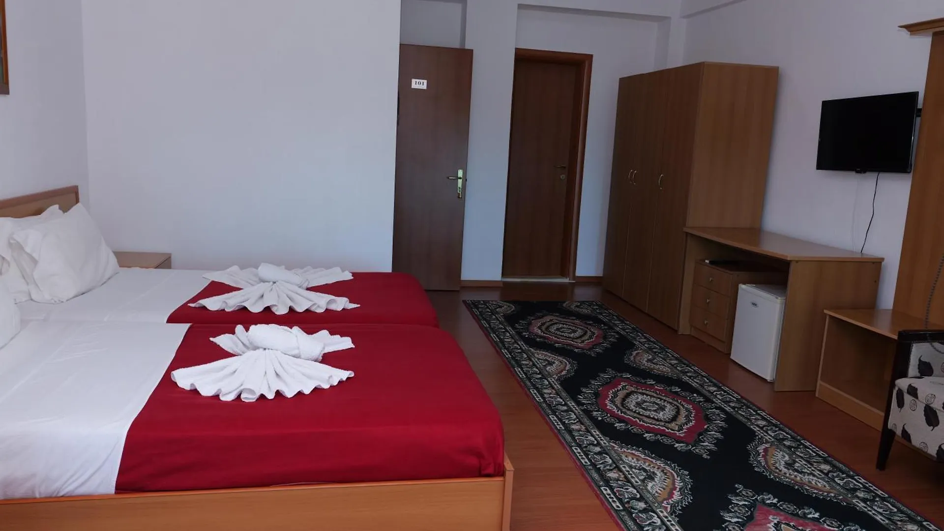 Vila Viktoria Golem 3*, Golem (Tirana)