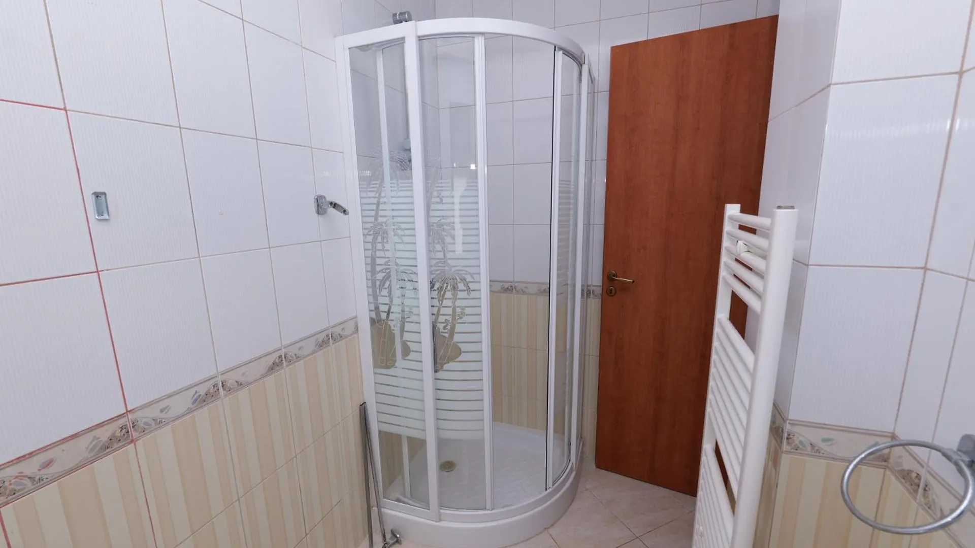 *** Hotel Vila Viktoria Golem Albânia